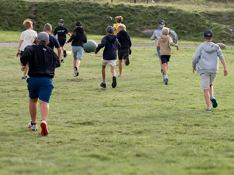 kids running